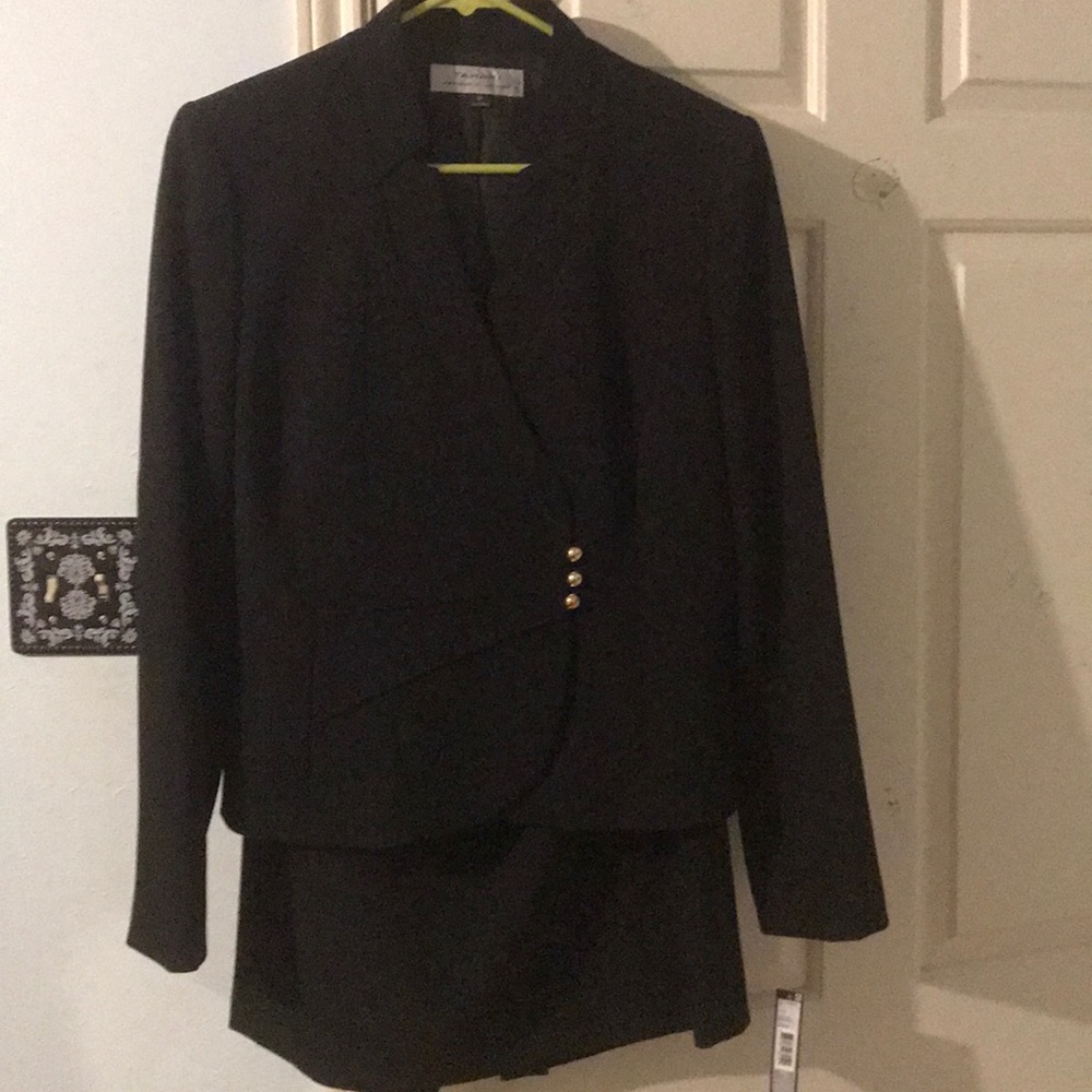 Tahari Black skirt suit